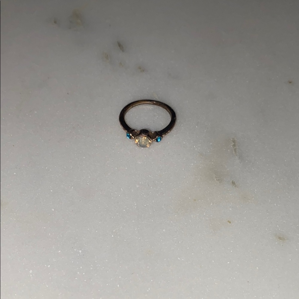 Elegant Gold and Blue Stone Ring